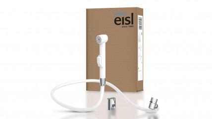 Weiße Handbrause mit montiertem Schlauch und Wandhalterung vor Produktverpackung.